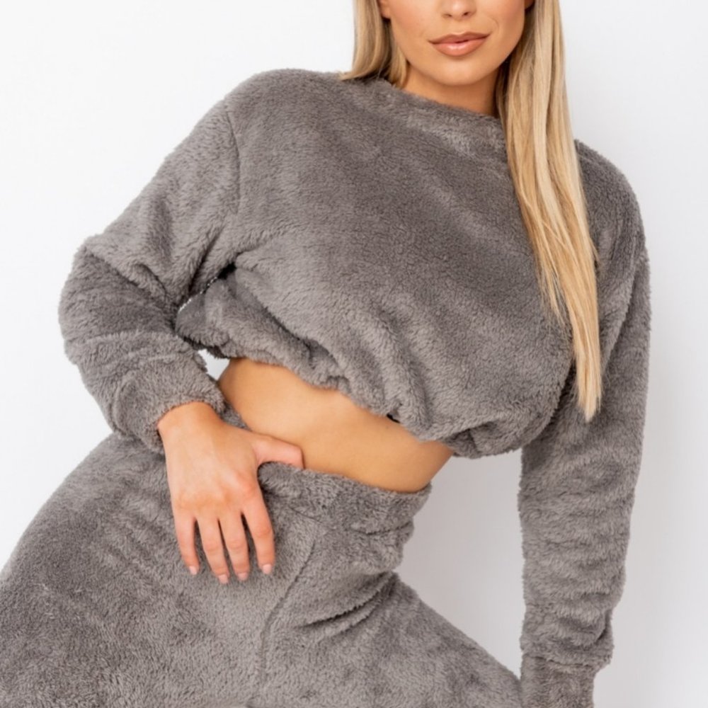 CLEARANCE FINAL PRICE imported Crop Top and Jogger set - Picture 7 of 10